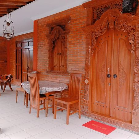 Rumah Ukhi Guest House Cebongan Exterior photo