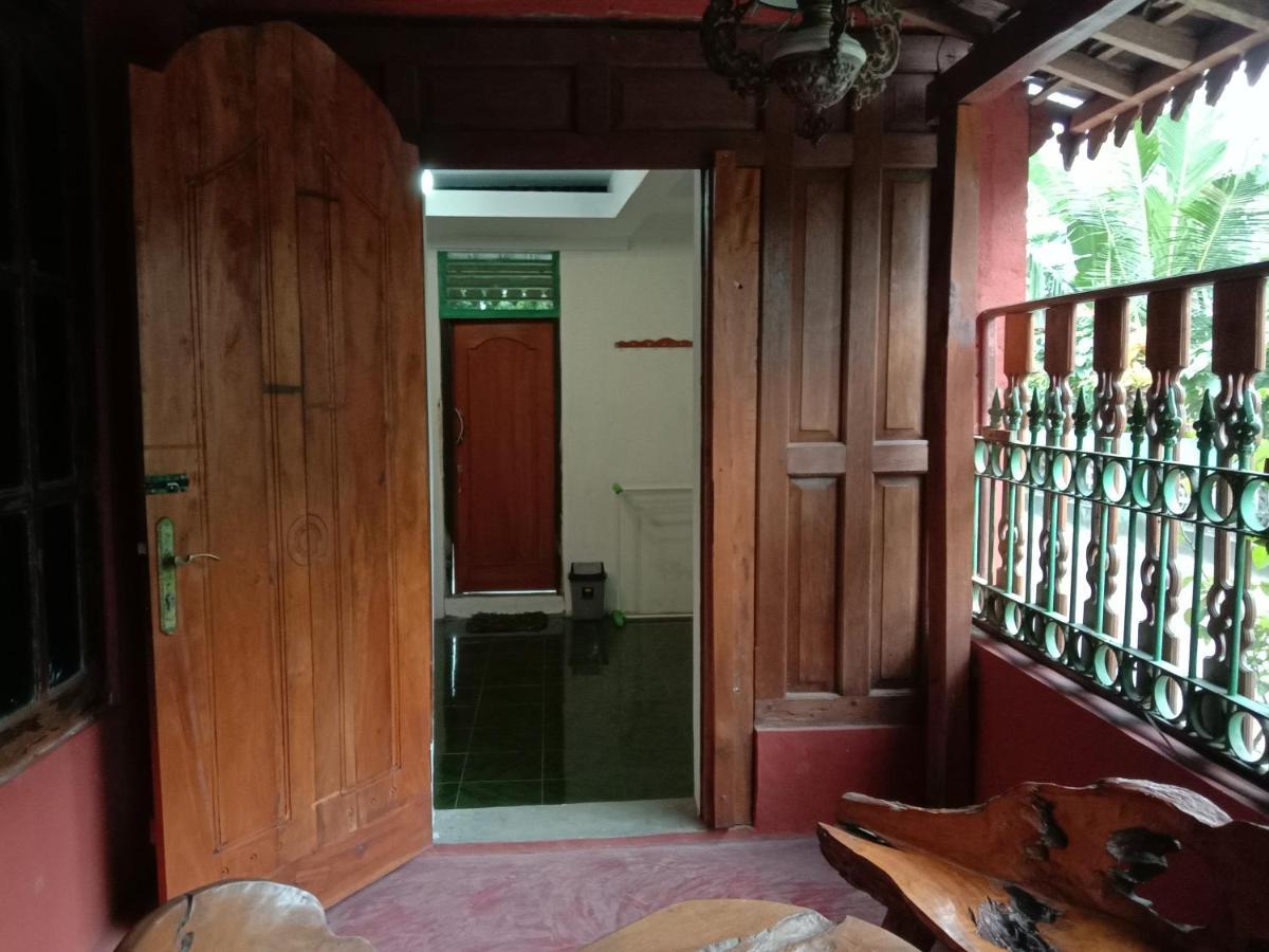 Rumah Ukhi Guest House Cebongan Exterior photo