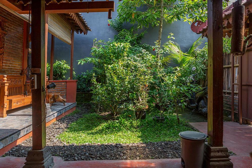 Rumah Ukhi Guest House Cebongan Exterior photo