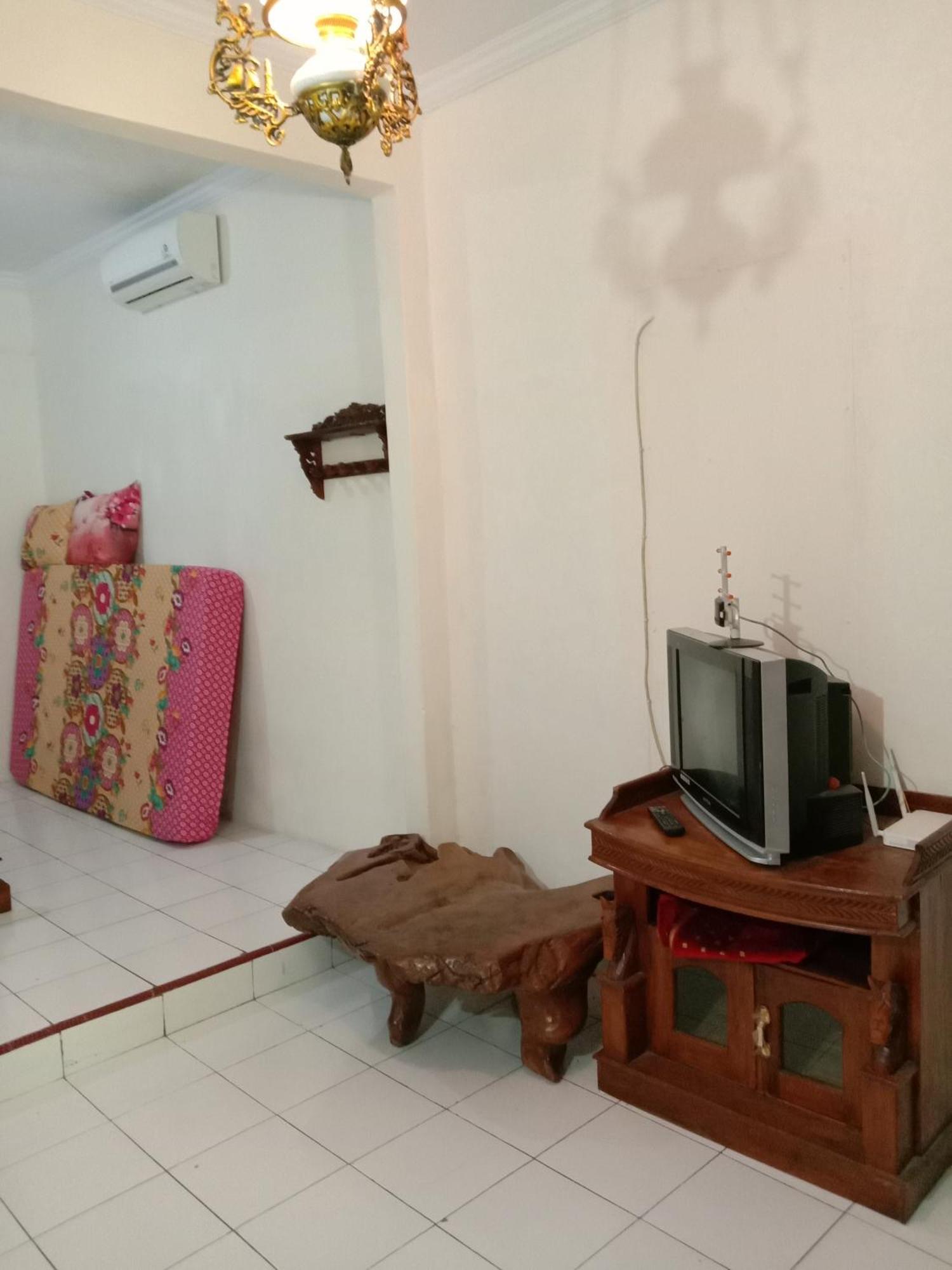 Rumah Ukhi Guest House Cebongan Exterior photo