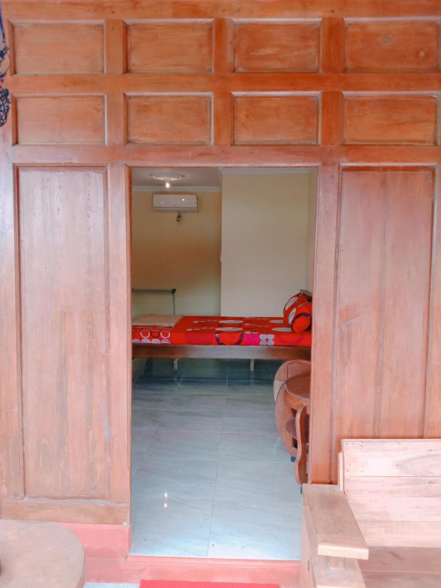 Rumah Ukhi Guest House Cebongan Exterior photo