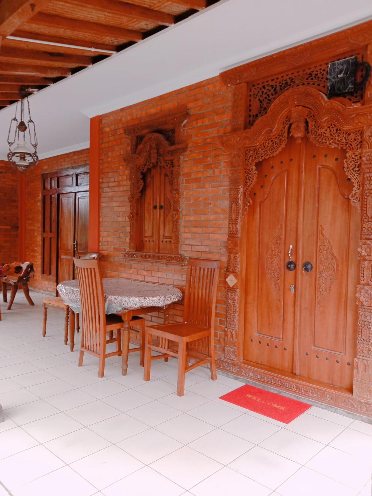 Rumah Ukhi Guest House Cebongan Exterior photo