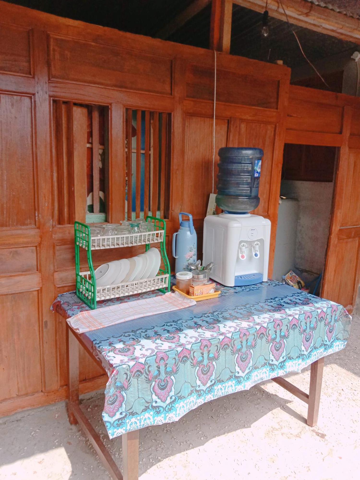 Rumah Ukhi Guest House Cebongan Exterior photo