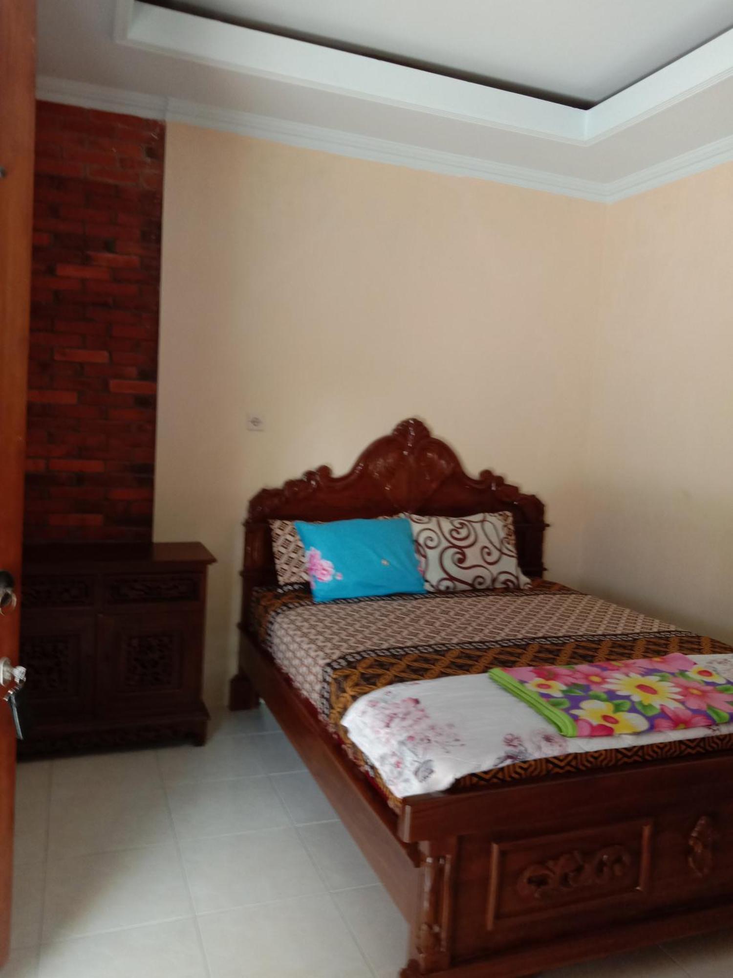 Rumah Ukhi Guest House Cebongan Exterior photo