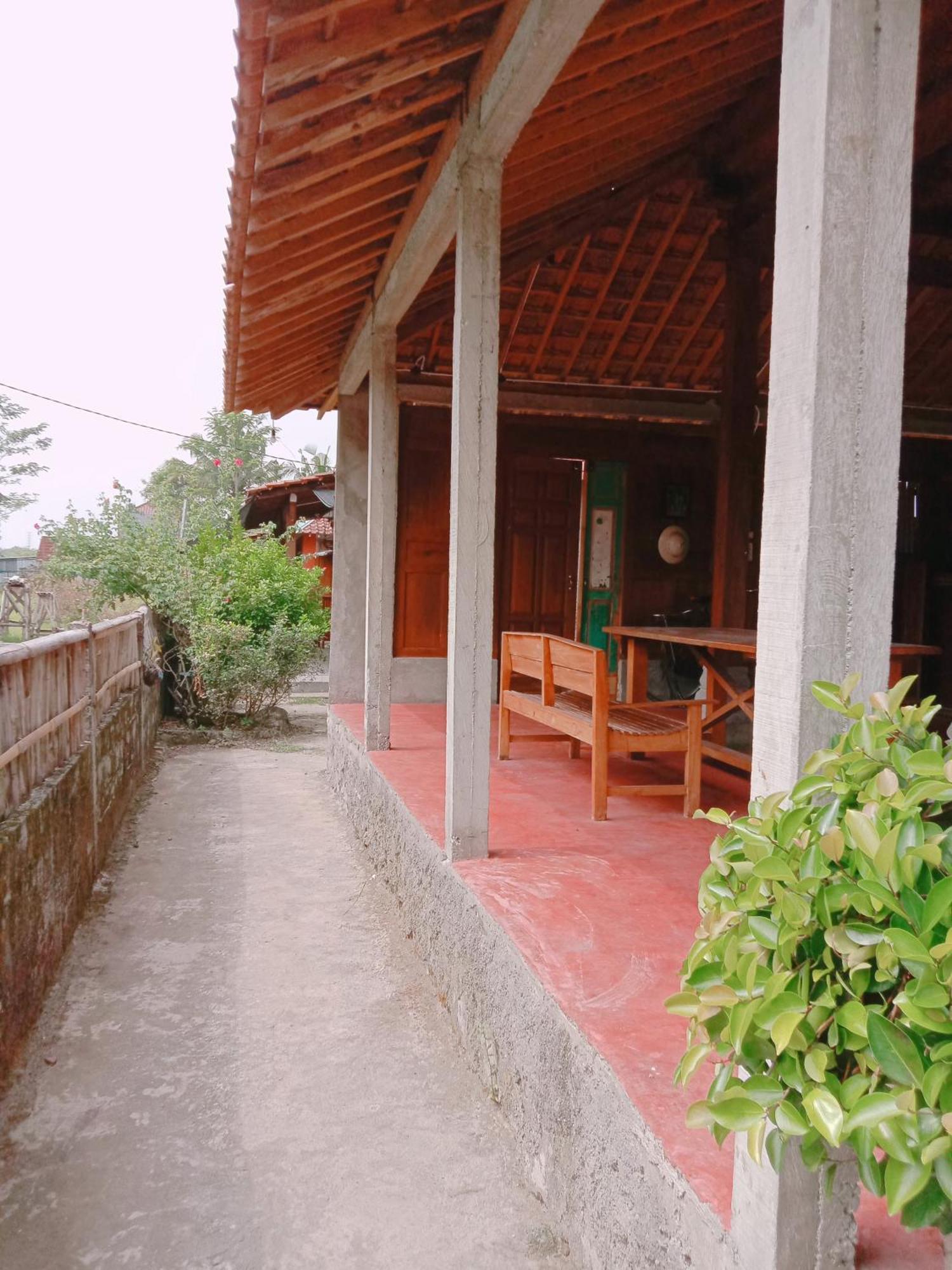 Rumah Ukhi Guest House Cebongan Exterior photo
