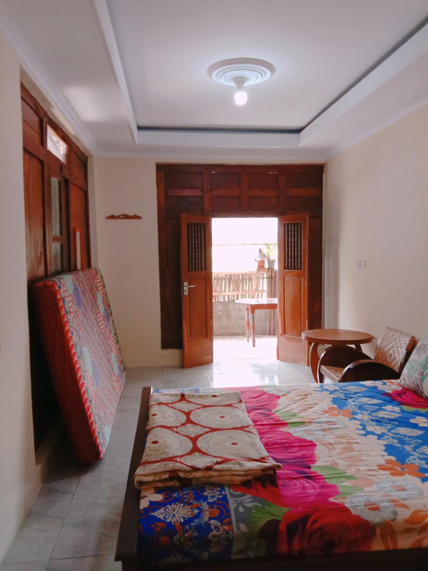 Rumah Ukhi Guest House Cebongan Exterior photo