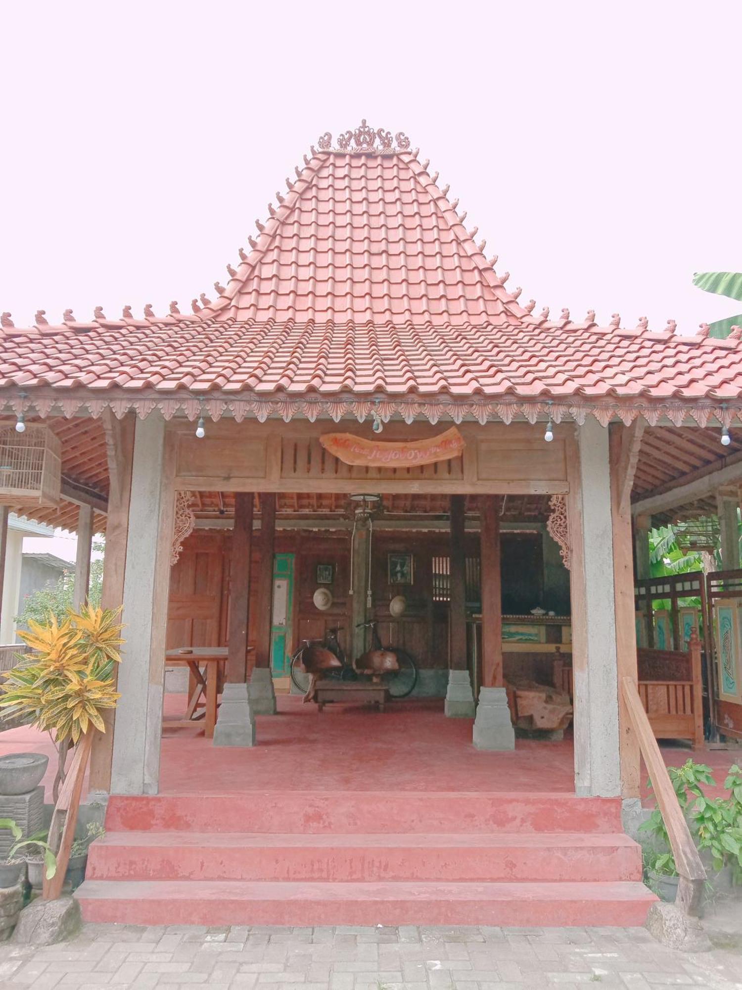 Rumah Ukhi Guest House Cebongan Exterior photo
