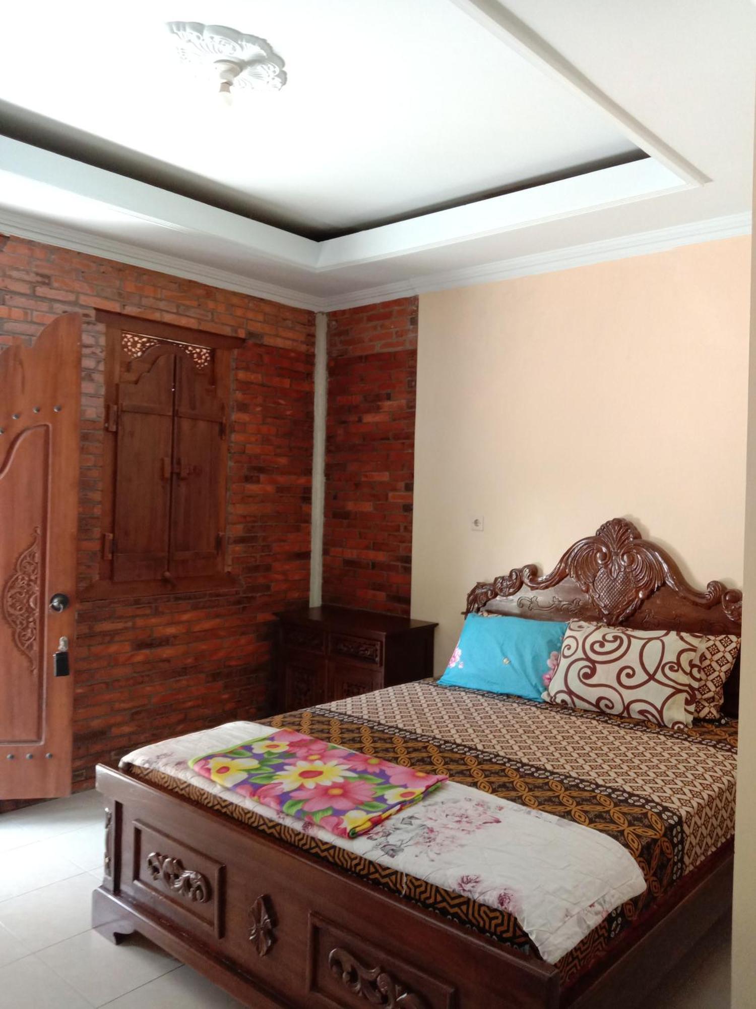 Rumah Ukhi Guest House Cebongan Exterior photo
