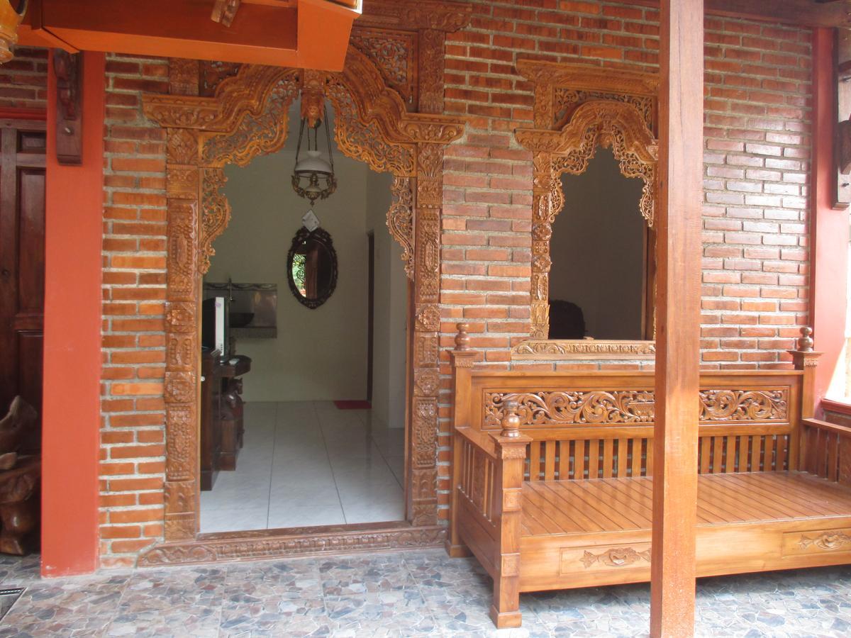 Rumah Ukhi Guest House Cebongan Exterior photo