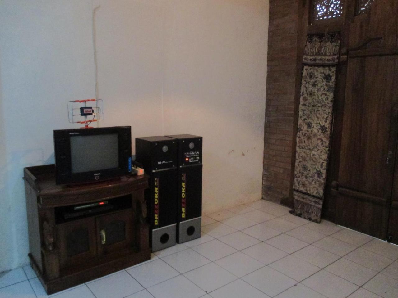 Rumah Ukhi Guest House Cebongan Exterior photo
